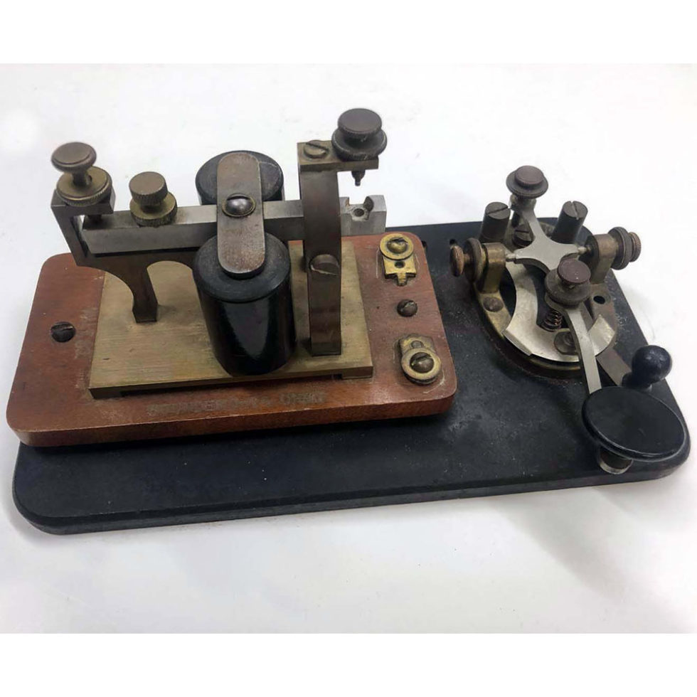 Telegraph Repeater with Key | miSci