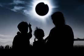people viewing solar eclipse
